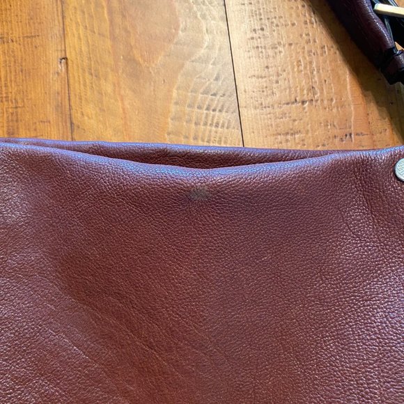 Cole Haan medium size hobo bag- chestnut brown leather and gold metal trim - Picture 5 of 7